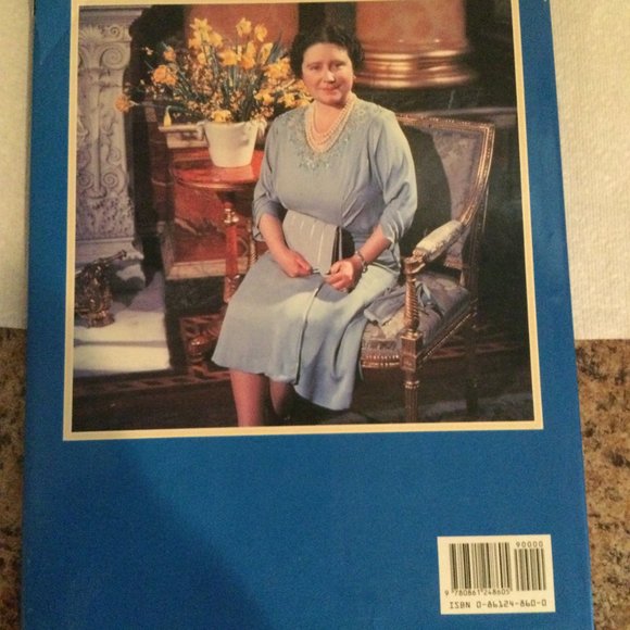 The queen mother by Helene Mcgowan ISBN 0-86124-860-0 hardcover dustjacket - Picture 6 of 6